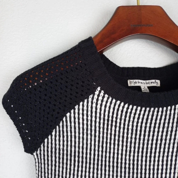 Made For Me to Look Amazing Black /White Crochet sweater dress Size Small - Picture 3 of 8
